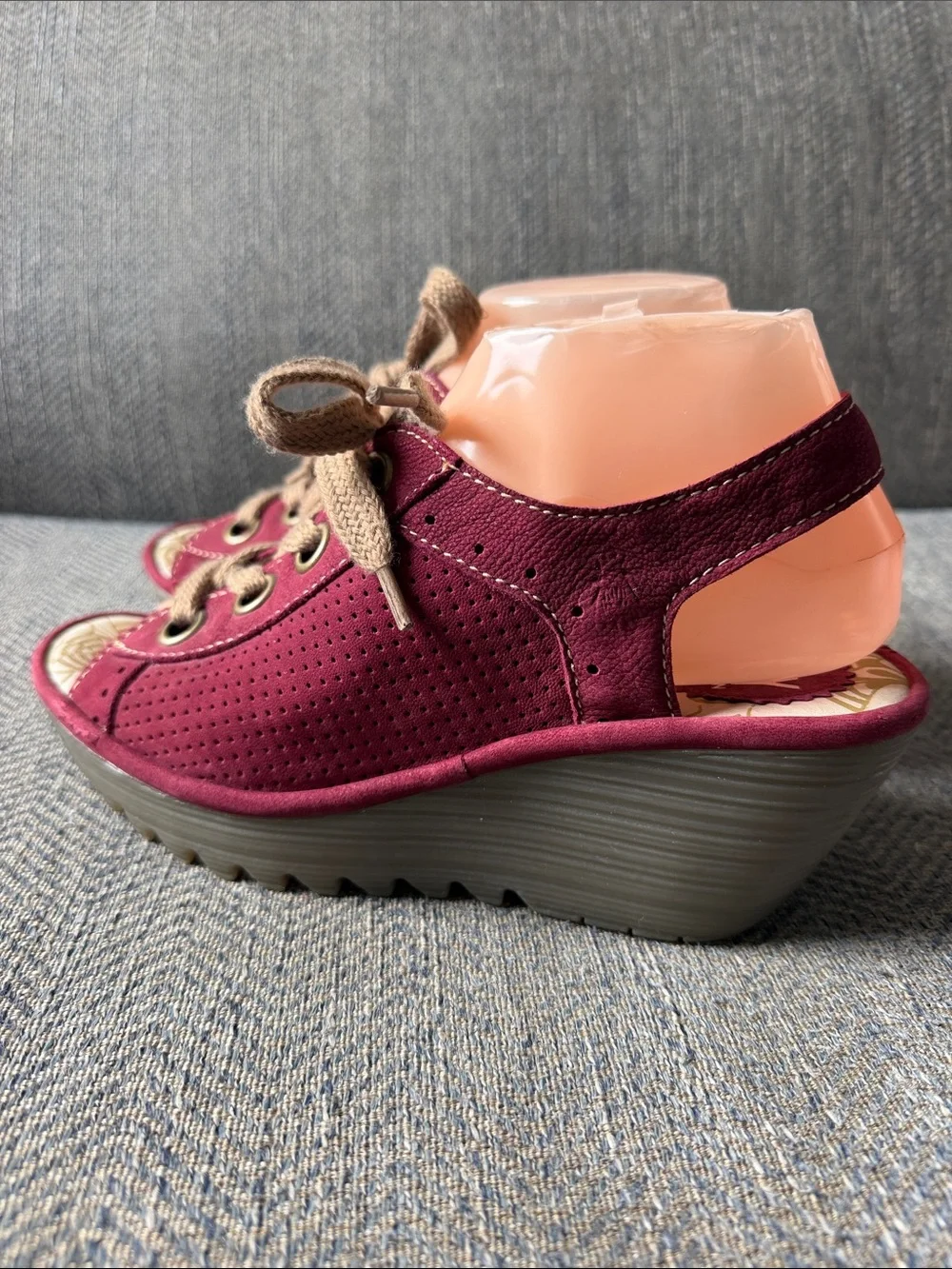 Fly London Women’s Perforated Magenta Rose Leather Lace Up Wedge Sandals Sz: 38